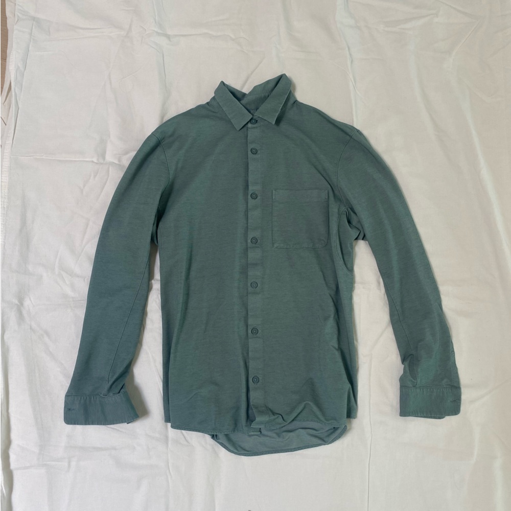 Lululemon men’s green button down shirt